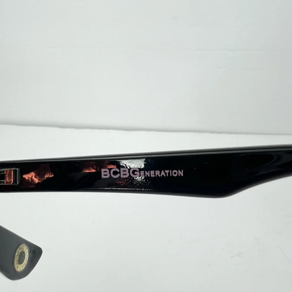 BCBGeneration, BCBG AVIATOR SUNGLASSES WITH WHIRLPOOL BLACK PLASTIC FRAME